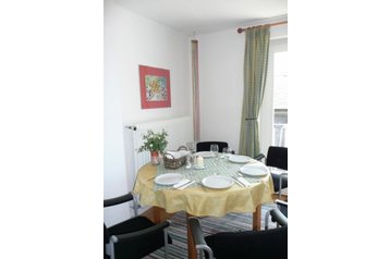 Austria Privát Graz, Exteriorul